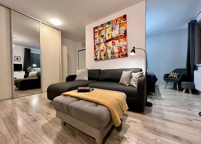Bl - The Apartment Lenka, 24Hr Self Check-In, Free Private Parking, Balcony With Mountain View, 5 Minute Walk To City Center