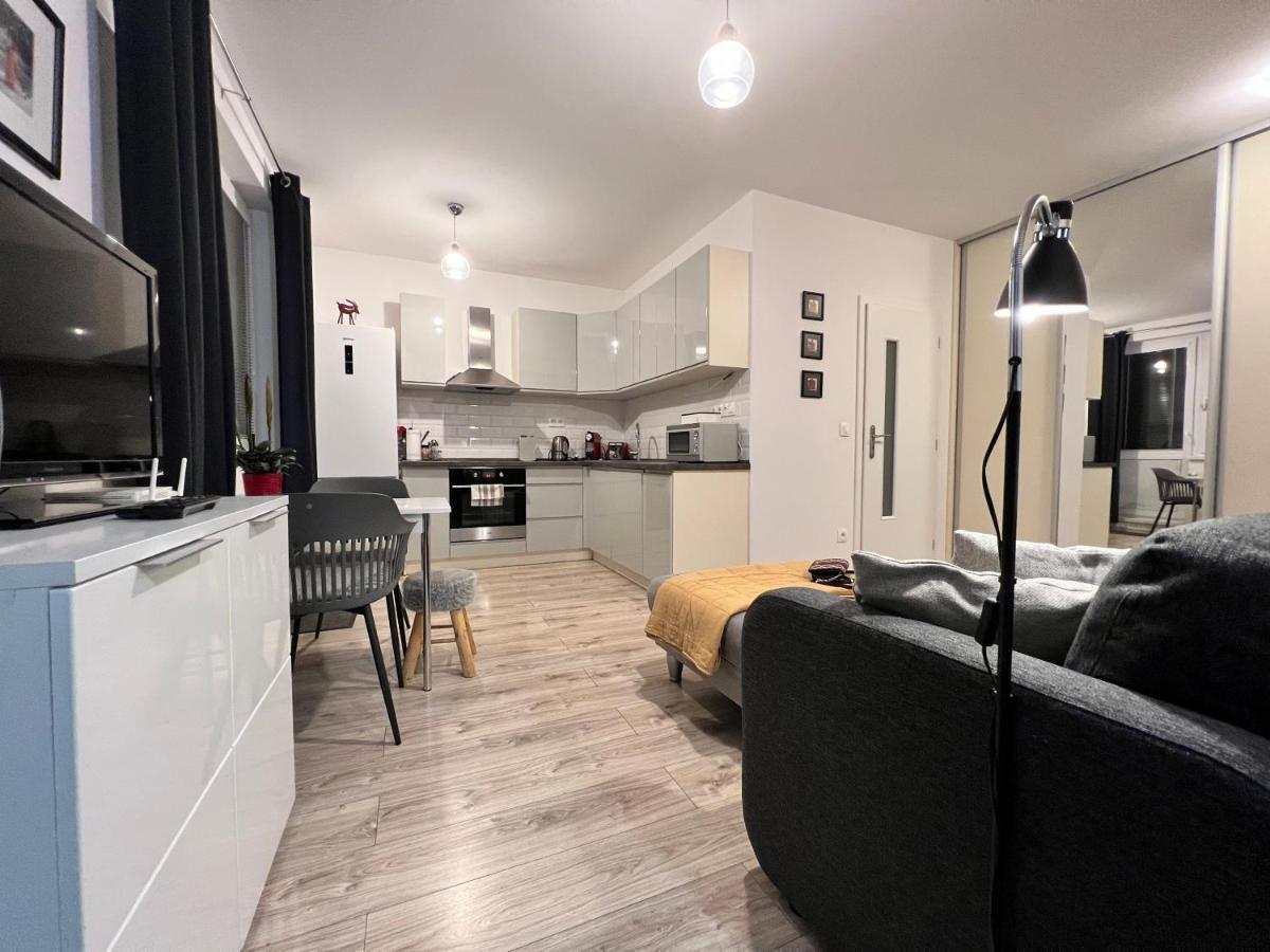 Apartment Bl - The Lenka, 24hr Self Check-in, Free Private Parking, Balcony With Mountain View, 5 Minute Walk To Center Banska Bystrica