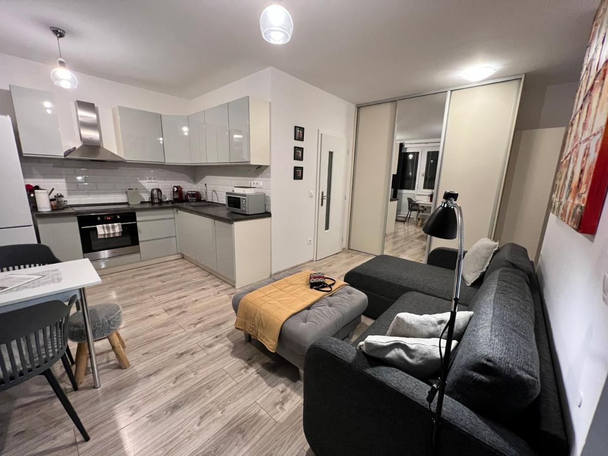 Bl - The Lenka, 24hr Self Check-in, Free Private Parking, Balcony With Mountain View, 5 Minute Walk To Center